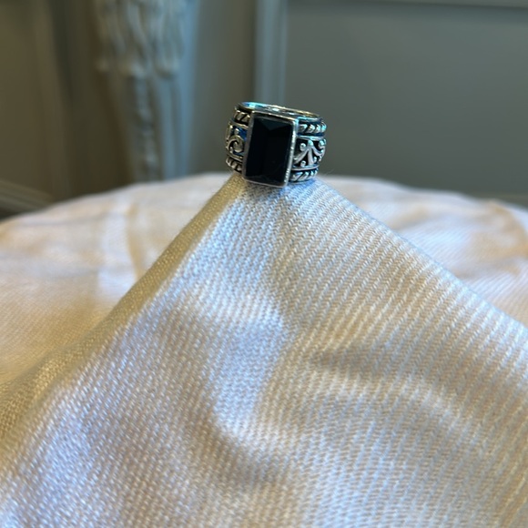 Heavy solid sterling ring - Picture 2 of 4